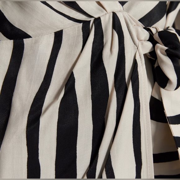 ZARA ZEBRA PRINT WRAP MINI DRESS bloggers favorite - Picture 7 of 15